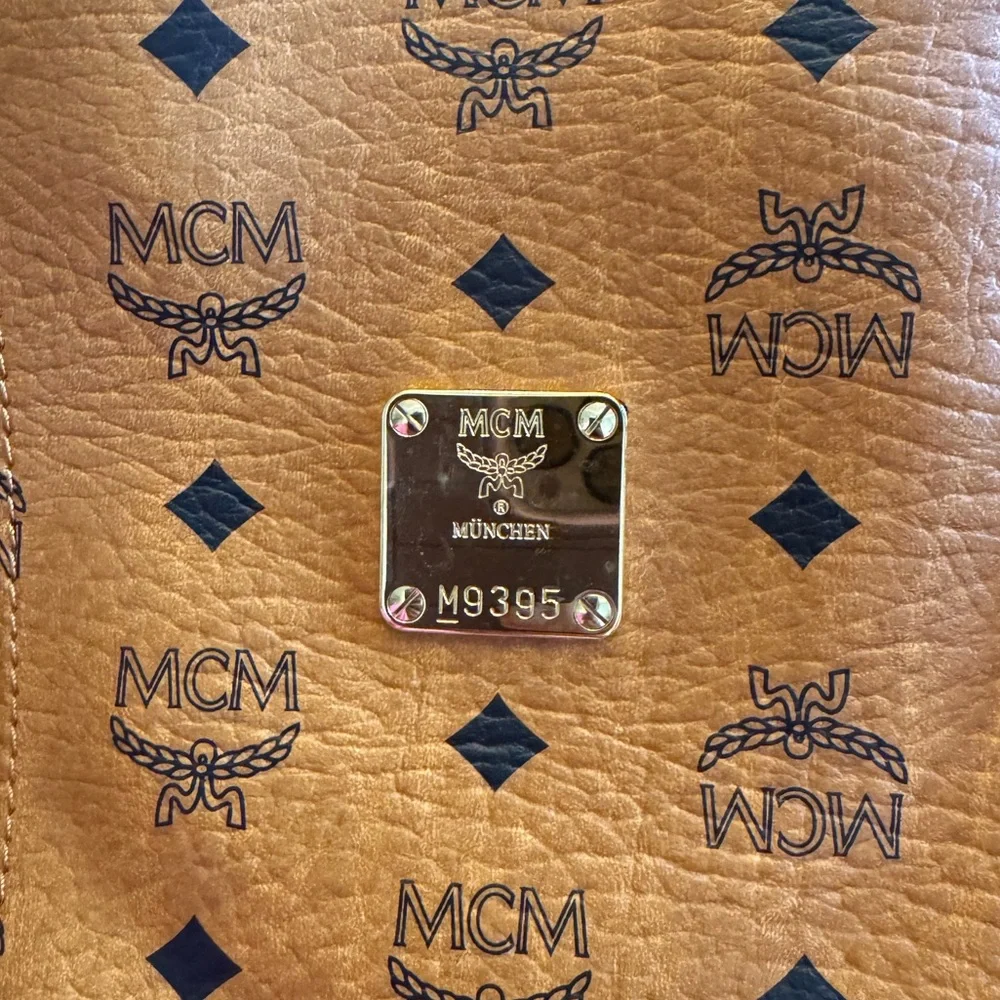💯 Guaranteed Authentic MCM Cognac Visetos Laptop Bag with strap🥀🥀PRICE IS FIRM🥀🥀
